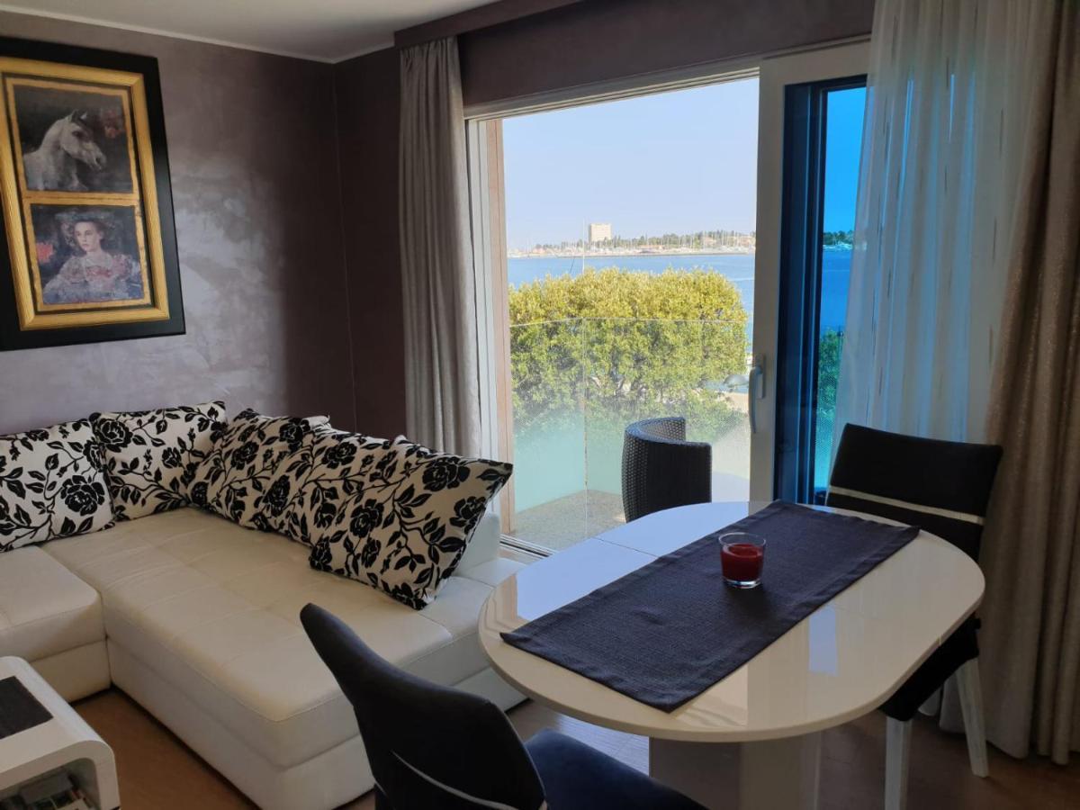 Apartments Riva-Interauto อูมัค ภายนอก รูปภาพ