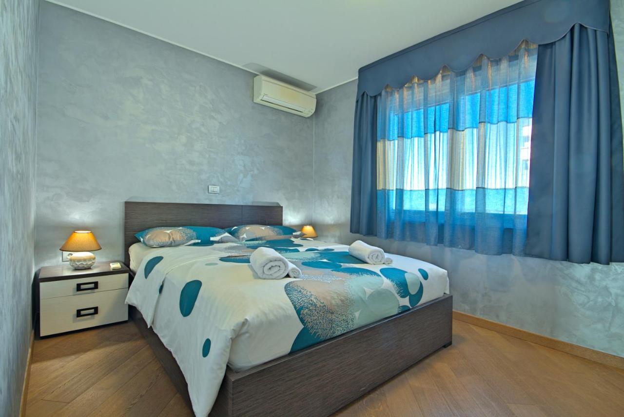 Apartments Riva-Interauto อูมัค ภายนอก รูปภาพ