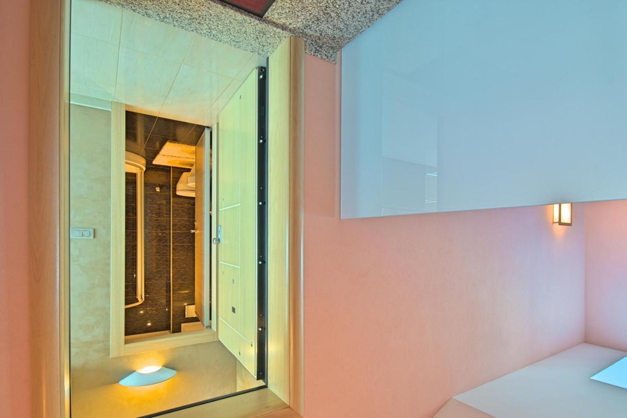 Apartments Riva-Interauto อูมัค ภายนอก รูปภาพ
