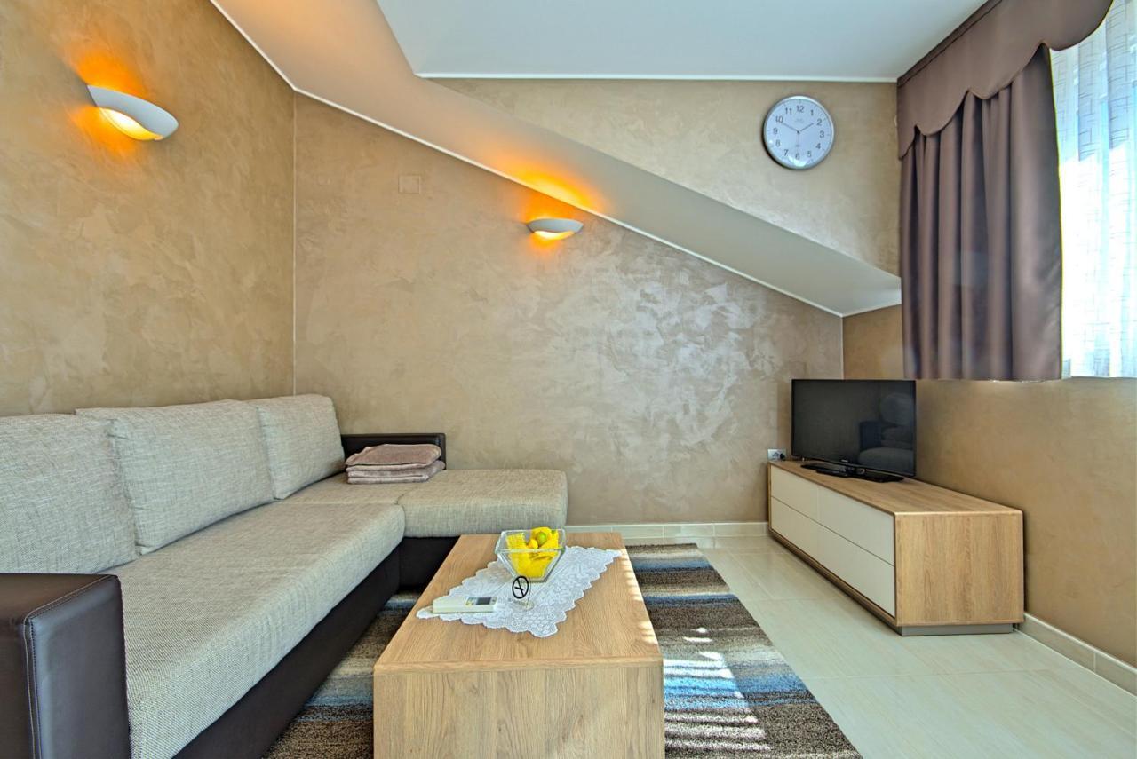 Apartments Riva-Interauto อูมัค ภายนอก รูปภาพ