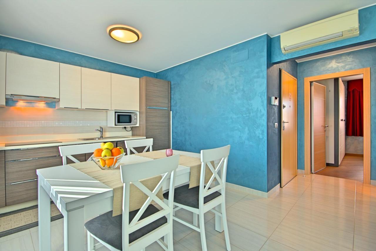 Apartments Riva-Interauto อูมัค ภายนอก รูปภาพ