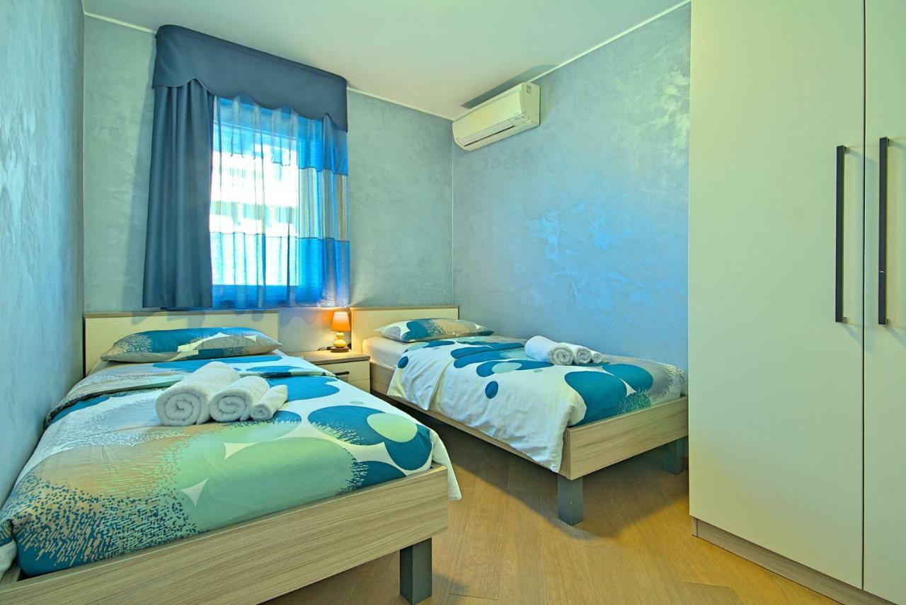 Apartments Riva-Interauto อูมัค ภายนอก รูปภาพ