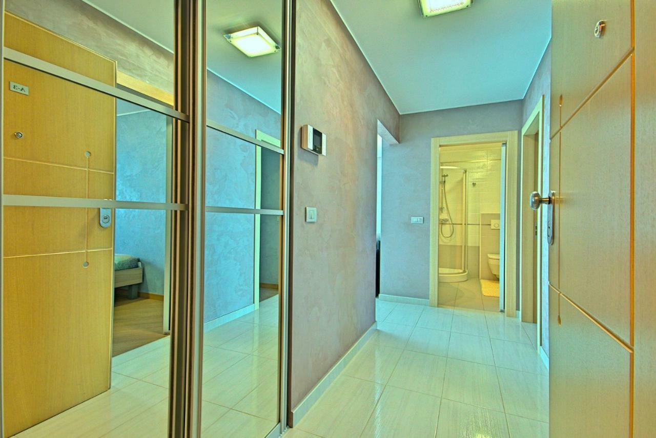 Apartments Riva-Interauto อูมัค ภายนอก รูปภาพ