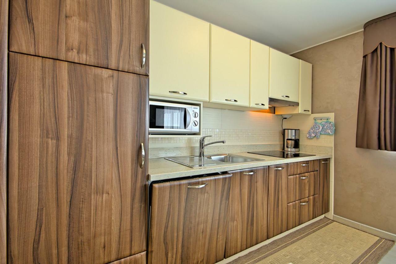 Apartments Riva-Interauto อูมัค ภายนอก รูปภาพ