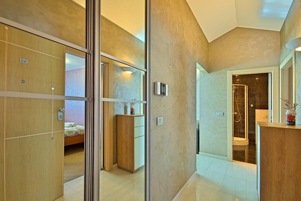 Apartments Riva-Interauto อูมัค ภายนอก รูปภาพ
