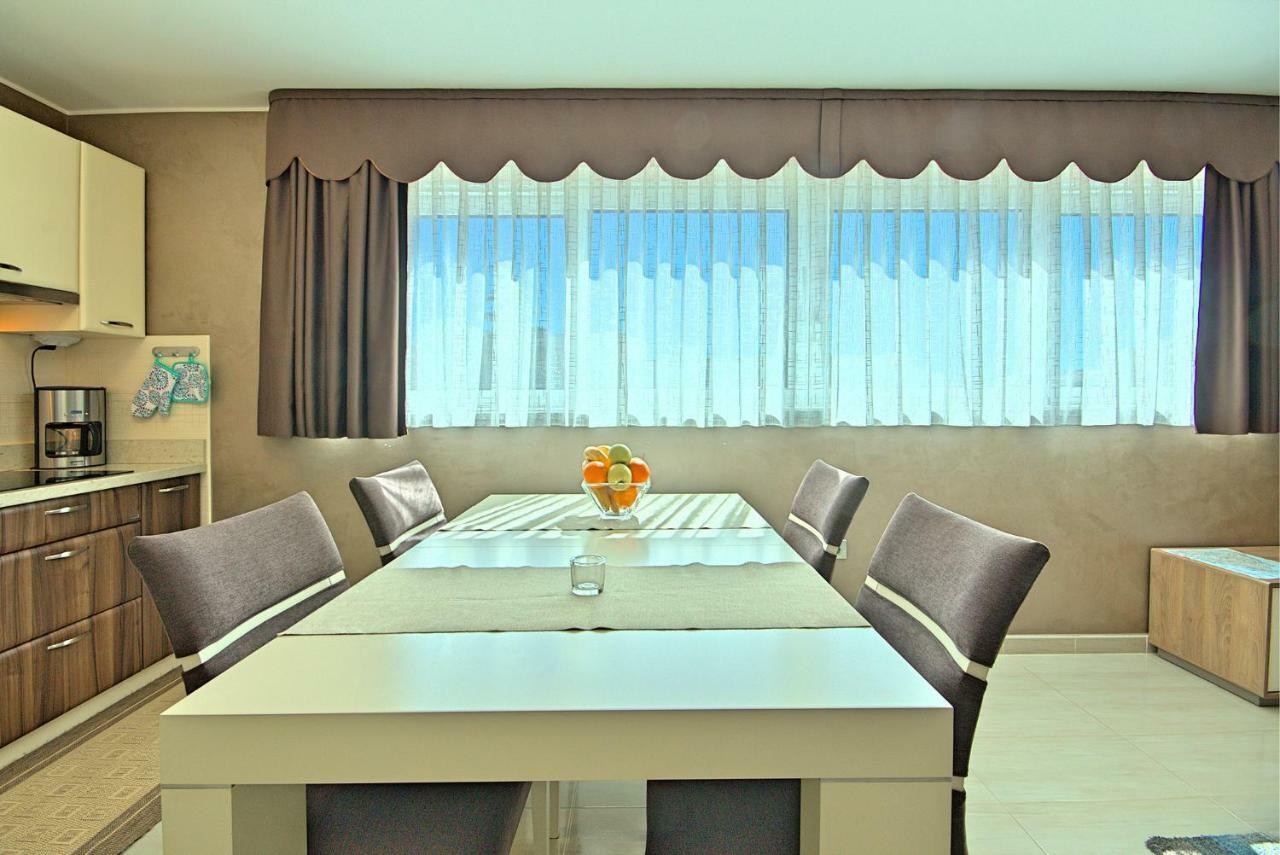 Apartments Riva-Interauto อูมัค ภายนอก รูปภาพ