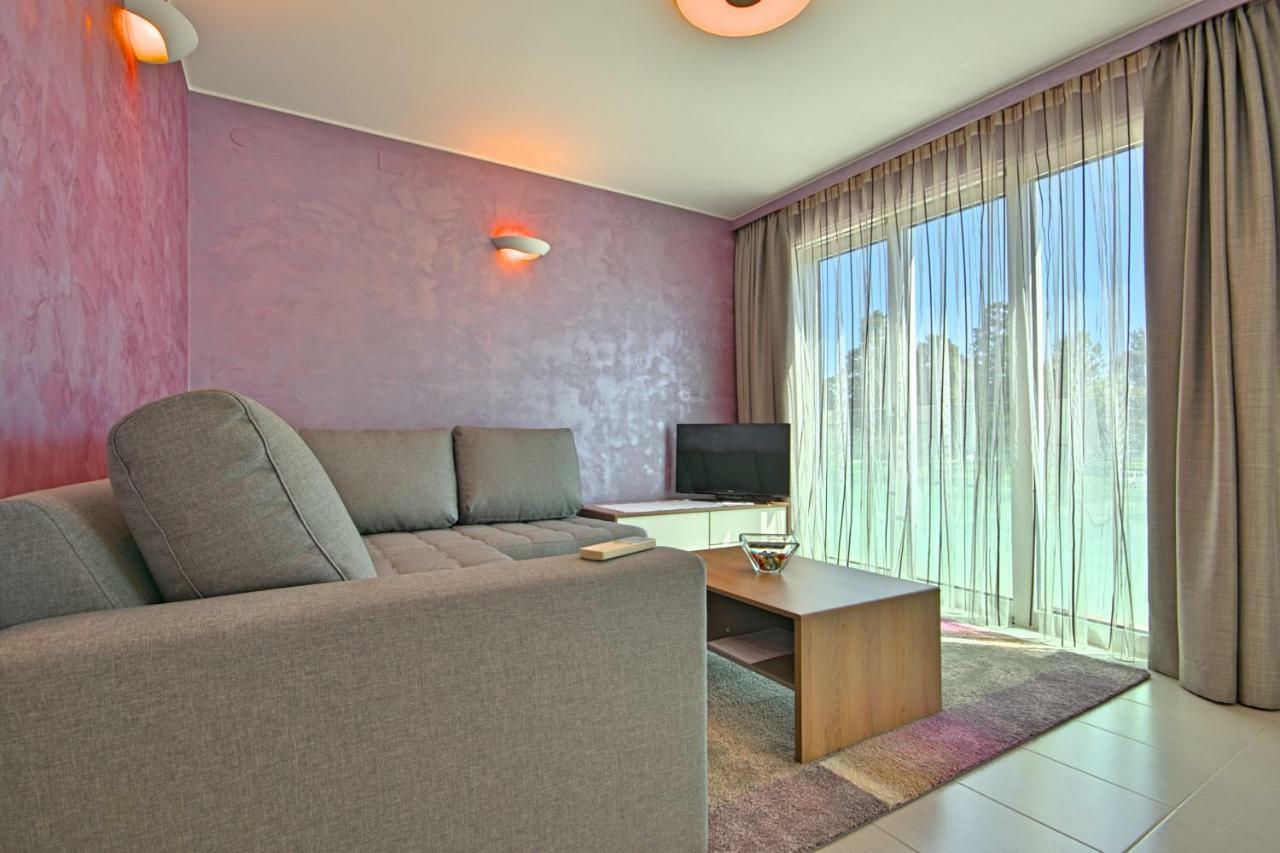 Apartments Riva-Interauto อูมัค ภายนอก รูปภาพ